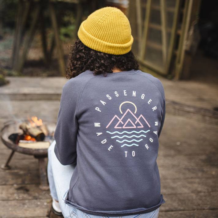 Passenger Frauen Panang-Raglan-Sweatshirt aus recyceltem Stoff in verblasstem Schwarz 0BP2732 woclothing Schwarz