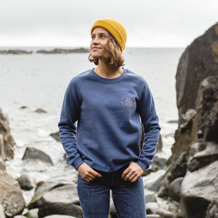 Passenger Frauen Panang Raglan-Sweatshirt aus recyceltem dunklem Denim 0BP2730 woclothing Denim