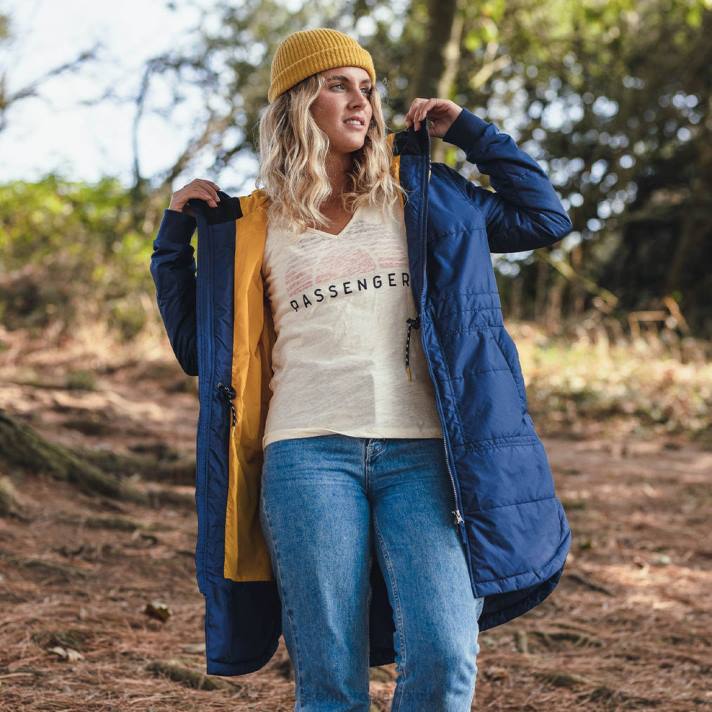 Passenger Frauen Flora lange isolierte Jacke aus recyceltem Material, sattes Marineblau 0BP2773 woclothing Marine