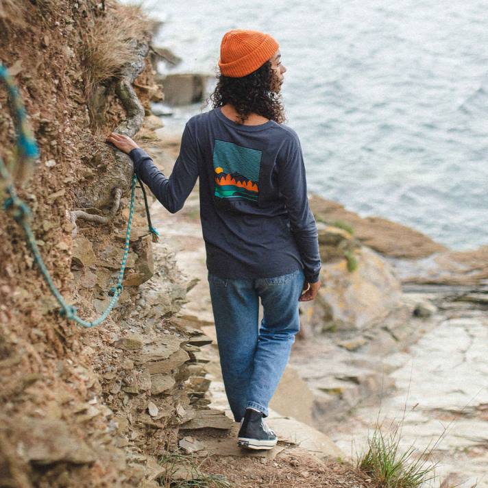 Passenger Frauen Travel More Recycling-LS-T-Shirt in verblasstem Schwarz 0BP2892 woclothing Schwarz