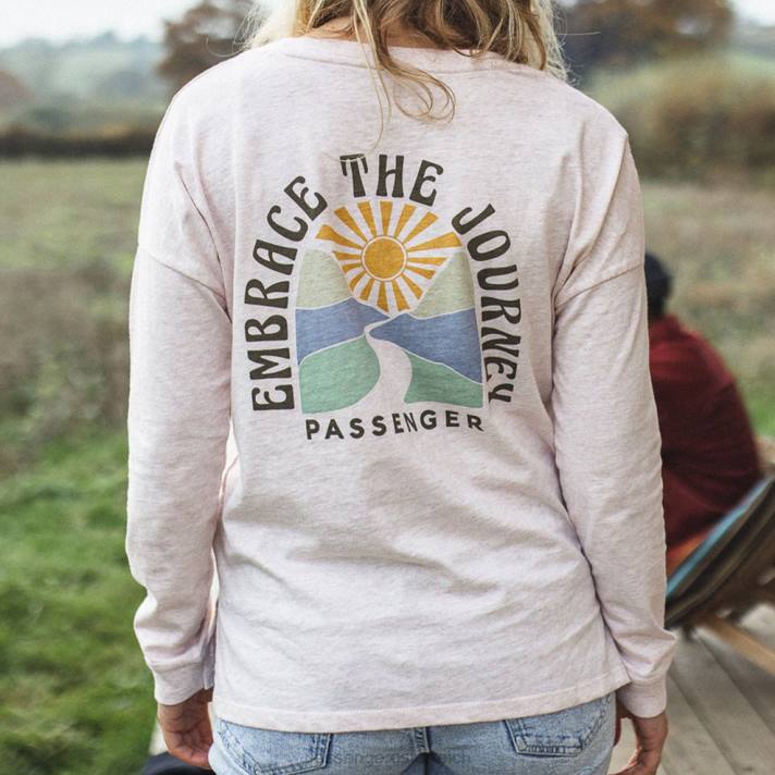 Passenger Frauen Umarmen Sie das recycelte LS-T-Shirt in pfirsichrosa meliert 0BP2870 woclothing Rosa
