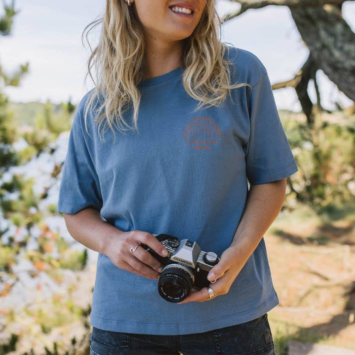Passenger Frauen Regenbogen-T-Shirt aus recycelter Baumwolle, Steinblau 0BP21001 woclothing Blau