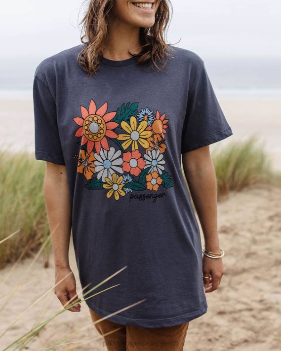 Passenger Frauen Übergroßes T-Shirt aus recycelter Baumwolle mit Blumenblütenmuster in Anthrazit 0BP2990 woclothing Holzkohle