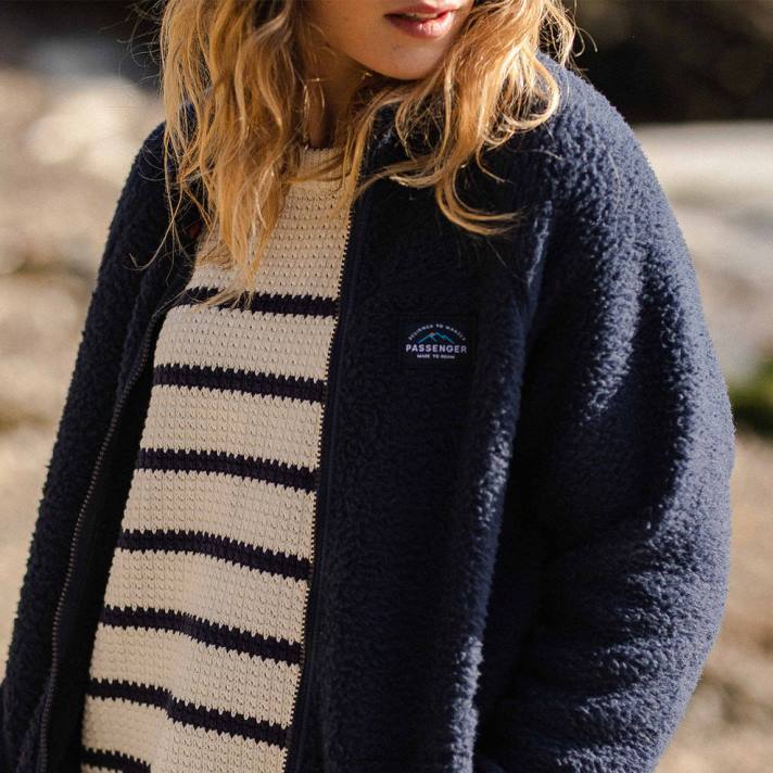 Passenger Frauen Fairbanks durchgehender Reißverschluss aus recyceltem Sherpa-Fleece in Marineblau 0BP2679 woclothing Marine