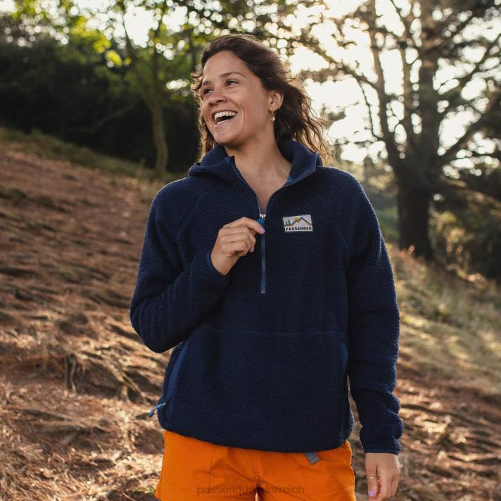 Passenger Frauen Maine Kapuzenpullover aus recyceltem Sherpa-Fleece in Marineblau 0BP2657 woclothing Marine