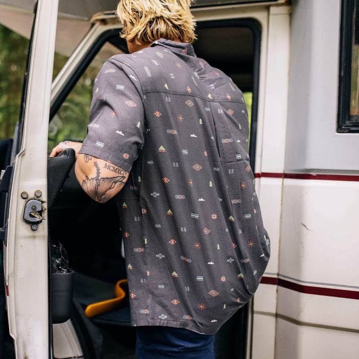 Passenger Männer Chill-Kurzarmshirt aus Bio-Baumwolle in Black Eclipse 0BP2267 Kleidung Schwarz