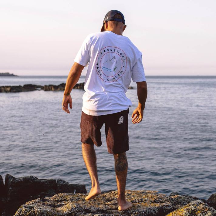 Passenger Männer Pine-Shorts aus recyceltem Baumwollcord Rosinen 0BP2299 Kleidung Rosine