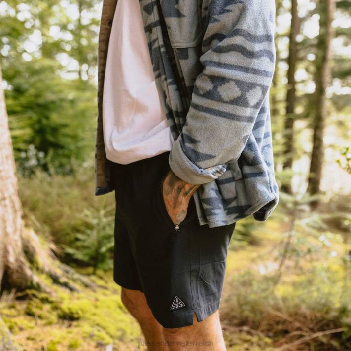 Passenger Männer Traveler Organic Allzweck-Shorts in Schwarz 0BP2276 Kleidung Schwarz