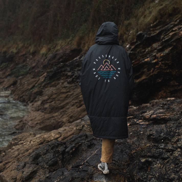 Passenger Männer Eskapismus-Wickelmantel mit recyceltem Handtuchfutter in Schwarz 0BP2650 Kleidung Schwarz