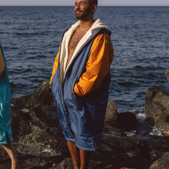 Passenger Männer Roaming-Wickelmantel mit recyceltem Sherpa-Futter, Ensign Blue/Sunrise Orange 0BP211 Kleidung Blau