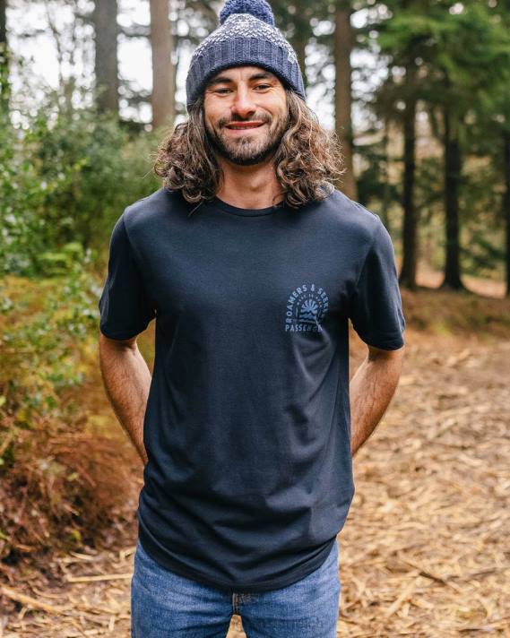 Passenger Männer Evenfall T-Shirt aus recycelter Baumwolle in tiefem Marineblau 0BP2367 Kleidung Marine