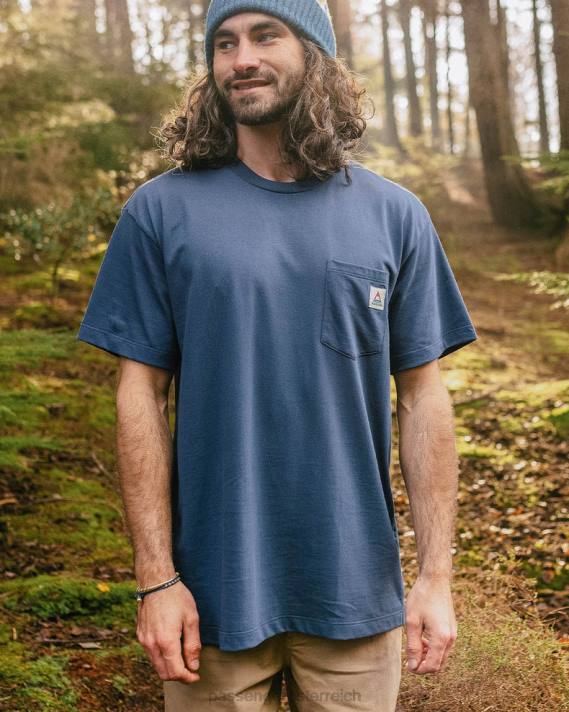 Passenger Männer Heritage-T-Shirt aus recycelter Baumwolle mit Tasche in dunklem Denim 0BP2346 Kleidung Denim