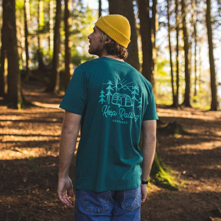 Passenger Männer Keep Rolling T-Shirt aus recycelter Baumwolle in Sturmgrün 0BP2378 Kleidung Grün