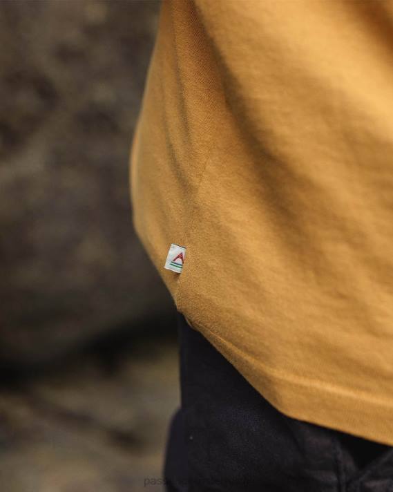 Passenger Männer Nirgendwo gebundenes T-Shirt mit Tasche, staubiges Ocker 0BP2368 Kleidung Ocker