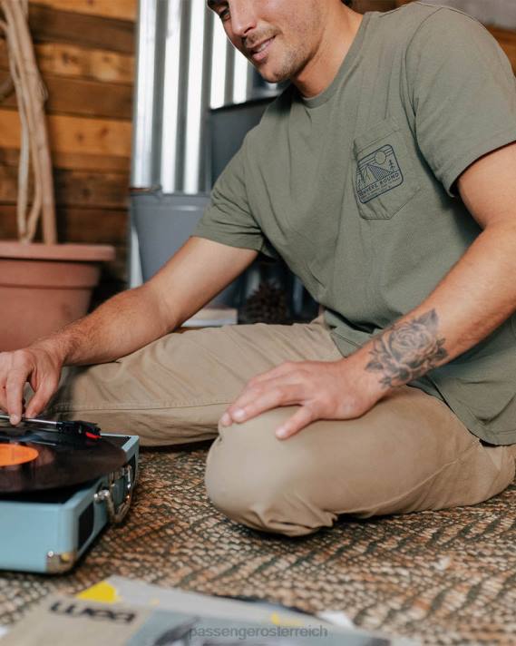 Passenger Männer nirgendwo gebundenes T-Shirt mit Taschen, staubiges Olivgrün 0BP2350 Kleidung Olive