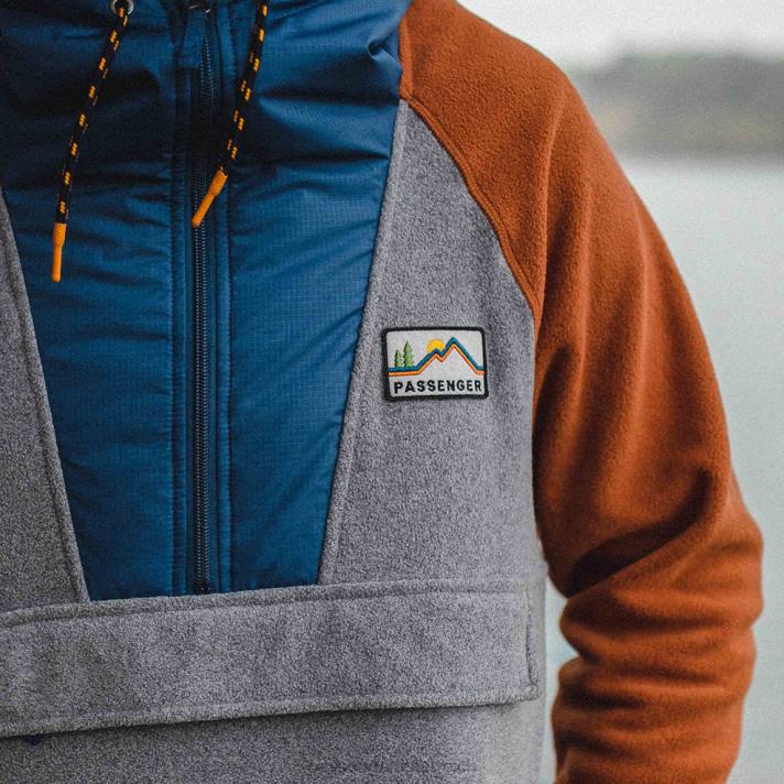 Passenger Männer Woodland-Kapuzenjacke mit 1/2-Reißverschluss aus recyceltem Polarfleece in Graumeliert 0BP230 Kleidung grau