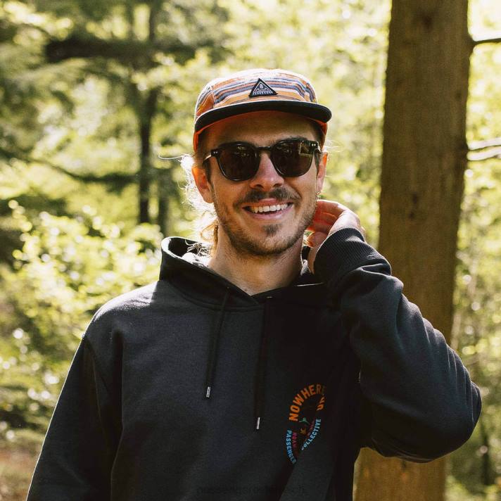 Passenger Männer 5-Panel-Kappe aus recycelter Fixie-Baumwolle mit schwarzen Streifen 0BP2477 Kopfbedeckung Schwarz