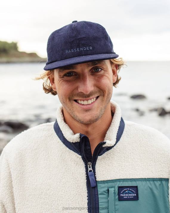 Passenger Männer Byron 5-Panel-Kappe aus recyceltem Cord, sattes Marineblau 0BP2441 Kopfbedeckung Marine