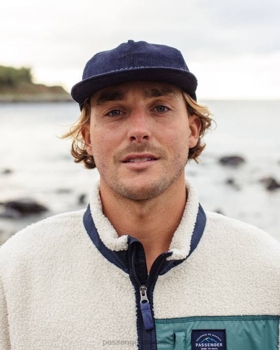 Passenger Männer Byron 5-Panel-Kappe aus recyceltem Cord, sattes Marineblau 0BP2441 Kopfbedeckung Marine