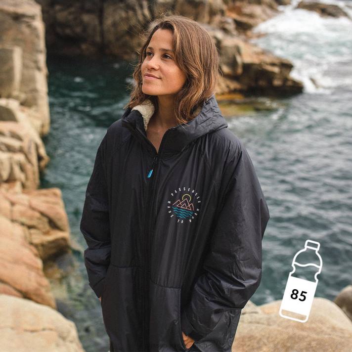 Passenger unisex Eskapismus, recycelter, mit Sherpa gefütterter Wickelmantel in Schwarz 0BP2640 Kleidung Schwarz