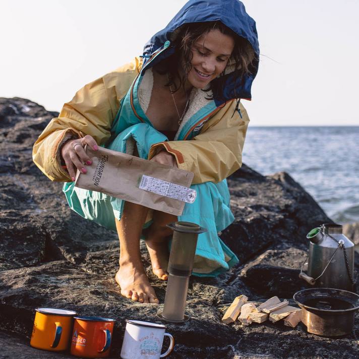 Passenger unisex Roaming-Wickelmantel mit recyceltem Sherpa-Futter, Blau, Türkis/Ockergelb 0BP2642 Kleidung Blau